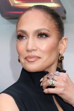 LOS ANGELES - 12 Haziran 2023 'te Ovation Hollywood Avlusundaki Flash Premiere' de Jennifer Lopez