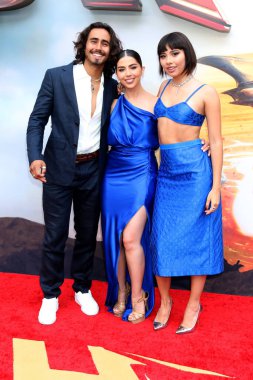 LOS ANGELES - 12 Haziran 2023 'te Michael Cimino, Amanda Diaz, Xochitl Gomez Ovation Hollywood Avlusu' ndaki Flash Premiere 'de