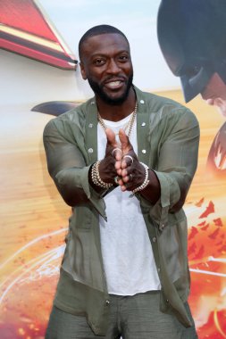 LOS ANGELES - 12 Haziran 2023 'te Los Angeles, CA' da Ovation Hollywood Avlusundaki Flash Premiere 'de Aldis Hodge