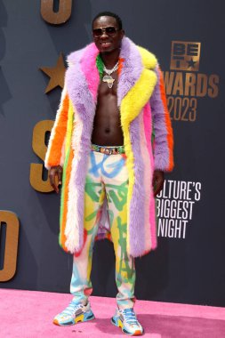 LOS ANGELES - 25 Haziran 2023 BET Ödülleri 'nde Michael Blackson 25 Haziran 2023' te Microsoft Tiyatrosu 'na geldi.