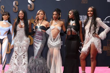 LOS ANGELES - 25 Haziran: GloRilla (soldan üçüncü), 25 Haziran 2023 'te Microsoft Tiyatrosu' na gelen BET Ödülleri 'ndeki arkadaşları