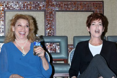 LOS ANGELES - 29 Temmuz 2023 'te Glendale, CA' deki General Hospital Fan Club Luncheon 'da Kathleen Gatti, Carolyn Hennesy