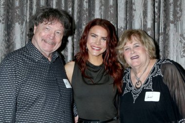 LOS ANGELES - 5 Ağustos 2023 'te Burbank Marriott' ta The Young 'da Phil Hope, Courtney Hope, Sandi Hope ve The Restless Fan Luncheon