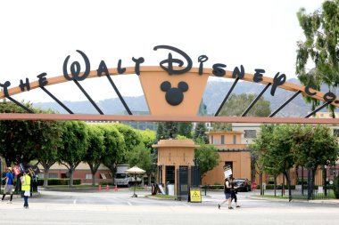 LOS ANGELES - 1 AUG: Disney at SAG / AFTRA and WGA Strike out the Walt Disney Studios at 1 Ağustos 2023, Burbank, CA