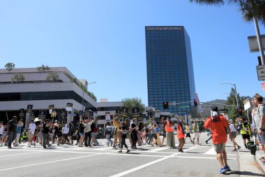 LOS ANGELES - 4 AUG: 4 Ağustos 2023 'te Universal City, CA' de SAG / AFTRA ve WGA Strike 'da grevciler