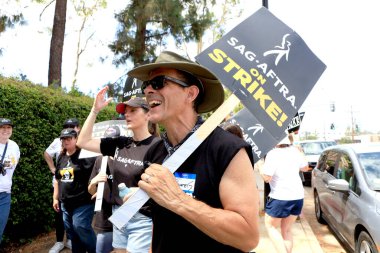 LOS ANGELES - 1 Ağustos 2023 tarihinde Jaime Gomez, Disney at SAG / AFTRA and WGA Strike at the Walt Disney Studios at Burbank, CA