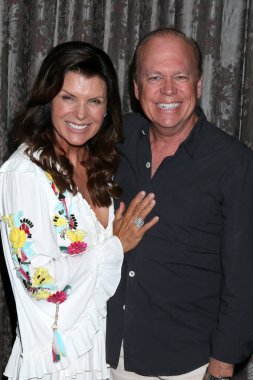 LOS ANGELES - 6 AUG: Kimberlin Brown, Ken Hanes at The Bold and the Beautiful Fan Luncheon at the Burbank Marriott at Burbank, CA