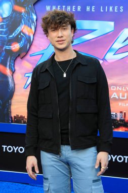LOS ANGELES - 15 AUG: Josh Sadowski Blue Beetle Los Angeles Premiere 'de TCL Çin Tiyatrosu IMAX' ta 15 Ağustos 2023 tarihinde, Los Angeles, CA