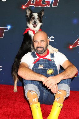 LOS ANGELES - 22 Ağustos 2023 'te Pasadena, C' de Amerika 'nın Yetenek Sizsiniz 18. Sezon Kırmızı Halı Oteli' nde Kasırga