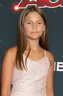 Brynn Cummings, Amerika 'nın Yetenek Sizsiniz 18. Sezon Kırmızı Halı Oteli' nde 22 Ağustos 2023 'te Pasadena, C