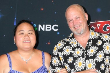 LOS ANGELES - 22 AUG Lavanta Darcangelo, Wil Darcangelo, Amerika 'nın Yetenek Sizsiniz 18. Sezon Kırmızı Halı Oteli' nde 22 Ağustos 2023 Pasadena, C