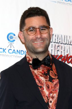 LOS ANGELES - 30 YAŞINDA Charlie Shrem Travma Terapisinde - Psikoz LA Screening at the Fine Arts Theater 30 Ağustos 2023, Beverly Hills, C