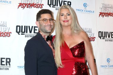 LOS ANGELES - 30 YAŞINDA Charlie Shrem, Courtney Warner Travma Terapisinde - Psikoz LA Gösterimi 30 Ağustos 2023 'te Beverly Hills, C