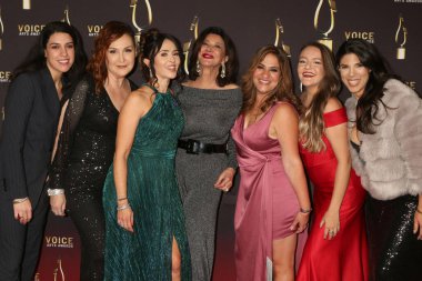 LOS ANGELES - 9 Aralık 2023 'te Beverly Hilton Oteli' nin 10. Ses Sanatları ve Bilimleri Topluluğu SOVAS üyeleri, 9 Aralık 2023 'te Beverly Hilton Oteli' nde Gala Gala Kazananlar Çemberi