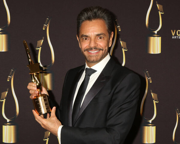 ЛОС-АНДЖЕЛЕС - DEC 9: Eugenio Derbez at the 10th Annual Society of Voice Arts and Sciences Voice Awards Gala Winners Circle at the Beverly Hilton Hotel on December 9, 2023 in Beverly Hills, CA