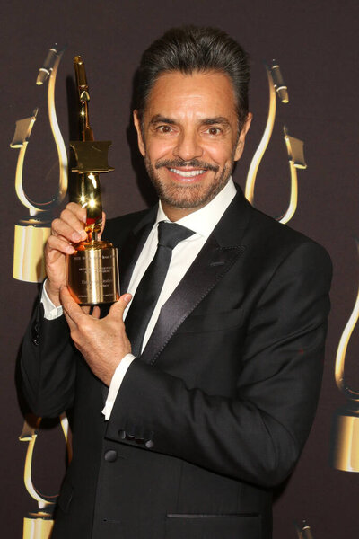 ЛОС-АНДЖЕЛЕС - DEC 9: Eugenio Derbez at the 10th Annual Society of Voice Arts and Sciences Voice Awards Gala Winners Circle at the Beverly Hilton Hotel on December 9, 2023 in Beverly Hills, CA