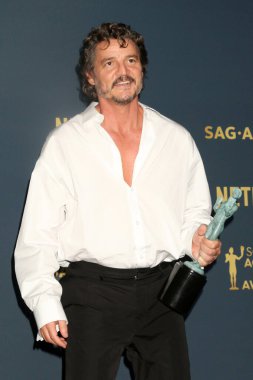 LOS ANGELES - 25 Şubat 2024 'te Los Angeles, CA' daki Shrine Oditoryumu 'nda Pedro Pascal, 30.