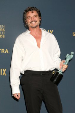 LOS ANGELES - 25 Şubat 2024 'te Los Angeles, CA' daki Shrine Oditoryumu 'nda Pedro Pascal, 30.