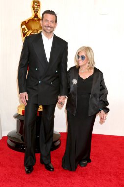 Bradley Cooper, Gloria Campano, 10 Mart 2024 'te Dolby Tiyatrosu' ndaki 96. Akademi Ödülleri 'nde.