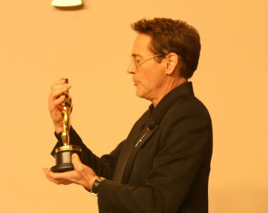 LOS ANGELES - 10 MAR: Robert Downey Jr, Dolby Tiyatrosu 96. Akademi Ödülleri Basın Odasında 10 Mart 2024, Los Angeles, CA