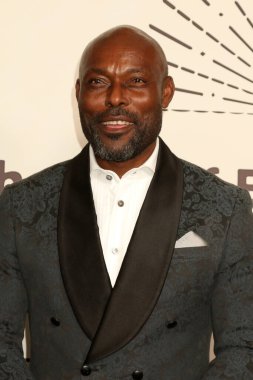 LOS ANGELES - 6 Ocak 2024 'te Los Angeles, CA' da bulunan Wiltern Tiyatrosu 'ndaki Elysium HeaVEN Galasında Jimmy Jean-Louis