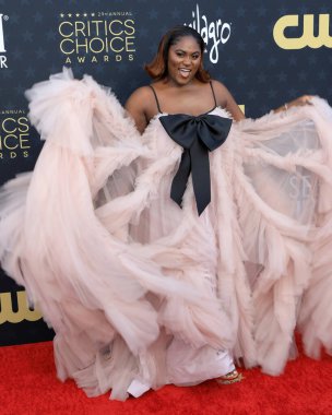 Danielle Brooks, 29. Yıllık Eleştirmenler Seçimi Ödülleri 'nde 14 Ocak 2024' te Santa Monica, CA 'da Barker Hanger' a geldi.