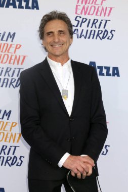 LOS ANGELES - 25 Şubat 2024 'te Santa Monica, CA' da düzenlenen 2024 Film Bağımsız Ruh Ödülleri 'nde Lawrence Bender