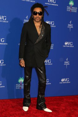 LOS ANGELES - 4 Ocak 2024 'te Palm Springs Uluslararası Film Festivali Galası' nda Lenny Kravitz Palm Springs Kongre Merkezi 'ne geldi.