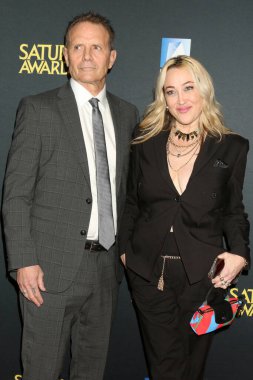 LOS ANGELES - 4 Şubat 2024 'te Burbank Kongre Merkezi' nde verilen 2024 Saturn Ödülleri 'nde Michael Biehn, Jennifer Blanc-Biehn