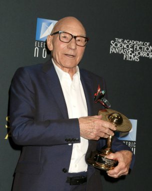 LOS ANGELES - 4 Şubat 2024 'te Burbank Kongre Merkezi' ndeki 2024 Saturn Ödülleri 'nde Patrick Stewart
