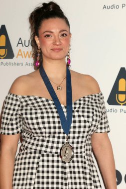 4 Mart 2024 'te Los Angeles' ta Avalon Hollywood 'daki Audie Ödülleri' nde Karla Serrato.