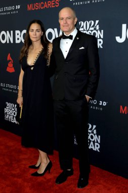 2 Şubat 2024 'te Los Angeles, C' deki Kongre Merkezi 'nde Jon Bon Jovi onuruna düzenlenen 2024 MusiCares Person of the Year' da Becky McDonald Wright ve Michael McDonald.