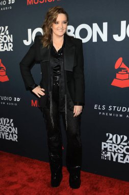 LOS ANGELES - 2 Şubat 2024 'te Los Angeles, C' de Jon Bon Jovi 'yi onurlandıran 2024 MusiCares Person of the Year' da Brandy Clark