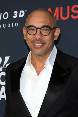 LOS ANGELES - 2 Şubat 2024 tarihinde Los Angeles, CA 'da Jon Bon Jovi onuruna düzenlenen 2024 MusiCares Person of the Year' da Harvey Mason Jr.