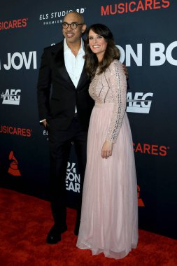 LOS ANGELES - 2 Şubat 2024 'te Los Angeles, CA' da Jon Bon Jovi onuruna düzenlenen 2024 MusiCares Person of the Year 'da Harvey Mason Jr., Laura Segura