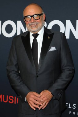 LOS ANGELES - 2 Şubat 2024 'te Los Angeles, CA' da Jon Bon Jovi onuruna düzenlenen 2024 MusiCares Person of the Year 'da Manuel Abud