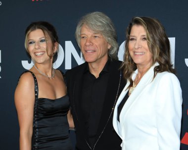 LOS ANGELES - 2 Şubat 2024 'te Los Angeles, CA' da Jon Bon Jovi 'yi onurlandıran 2024 MusiCares Person' da Stephanie Rose Bongiovi, Jon Bon Jovi, Dorothea Hurley