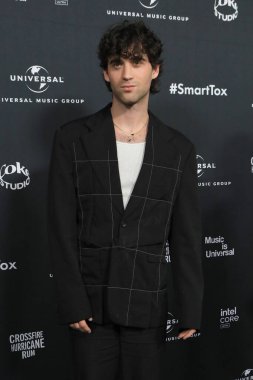 LOS ANGELES - 4 Şubat 2024 'te Nya Stüdyolarının batısındaki Universal Music Group Grammy' de Alexander 23.