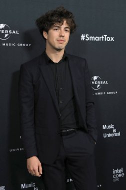 LOS ANGELES - 4 Şubat 2024 'te Los Angeles, CA' da Sörf Mesa, Powell Aguirre 0625. sahne Nya Stüdyoları 'nın batısında düzenlenen Universal Müzik Grubu Grammy sonrası partisinde