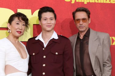 LOS ANGELES - 9 Nisan: Oyuncular Sandra Oh, Hoa Xuande, Robert Downey Jr 