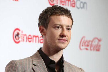 Aktör Joseph Quinn, 11 Nisan 2024 'te Las Vegas' ta Caesar 's Palace' daki 2024 CinemaCon Ödülleri 'nde. 