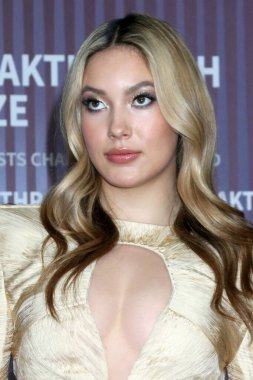 LOS ANGELES, ABD - 13 Nisan, Eileen Gu, 13 Nisan 2024 'te Los Angeles' ta Akademi Sinema Müzesi 'nde düzenlenen 10.