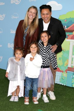 LOS ANGELES, ABD - 13 Nisan, Kristin Hodge, Jon M. Chu, 13 Nisan 2024 'te Burbank, CA' da bulunan Disney Stüdyolarındaki Bluey 