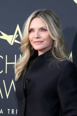 LOS ANGELES, ABD - 27 Nisan: Michelle Pfeiffer AFI Ömür Boyu Başarı Ödülleri IHO Nicole Kidman Dolby Tiyatrosu 27 Nisan 2024, Los Angeles, CA