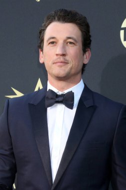 LOS ANGELES, ABD - 27 Nisan 2024 tarihinde Los Angeles, CA 'da AFI Ömür Boyu Başarı Ödülleri IHO Nicole Kidman' da Miles Teller