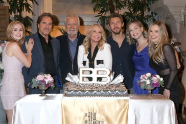 LOS ANGELES, ABD - 26 Nisan - Ashley Jones, Thorston Kaye, John McCook, Katherine Kelly Lang, Scott Clifton, Annika Noelle, Jennifer Gareis Cesur ve Güzel 2024 Emmy Ödülleri 'nin setinde 