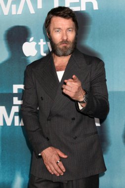 LOS ANGELES, ABD - 29 Nisan 2024 'te Westwood, CA' da bulunan Çekiç Müzesi 'ndeki Dark Matter AppleTV + Serisi' nde Joel Edgerton