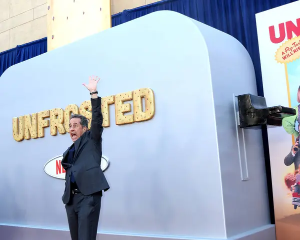 Los Angeles Usa April Jerry Seinfeld Unfrosted Premiere Egyptian Theater Stok Gambar Bebas Royalti