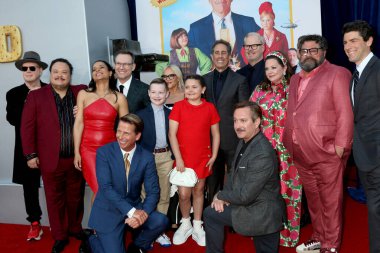 LOS ANGELES, ABD - 30 Nisan 2024: 30 Nisan 2024 tarihinde Los Angeles, CA 'da Mısır Tiyatrosu' nda Dondurulmamış Açılış Oyuncuları