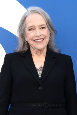 LOS ANGELES, ABD - 2 Mayıs 2024: Kathy Bates Paramount Stüdyoları 'ndaki CBS Sonbahar Önizleme Partisi' nde 2 Mayıs 2024, Los Angeles, CA